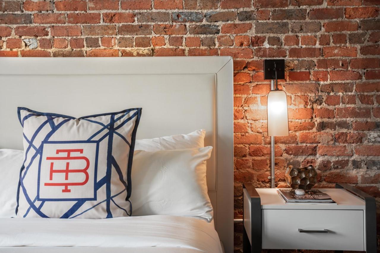 The Bristol Hotel Екстер'єр фото