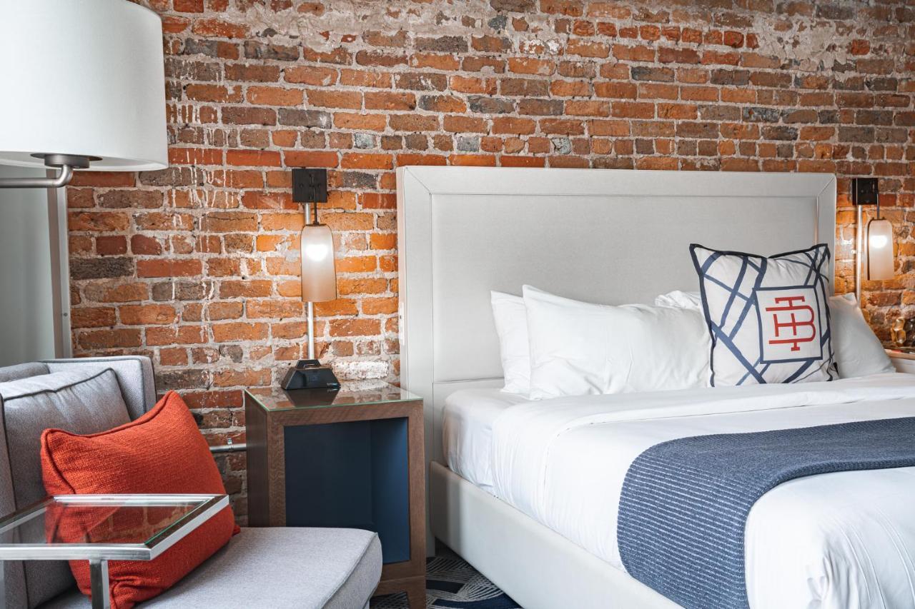 The Bristol Hotel Екстер'єр фото