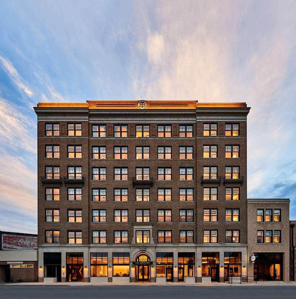 The Bristol Hotel Екстер'єр фото