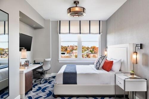 The Bristol Hotel Екстер'єр фото