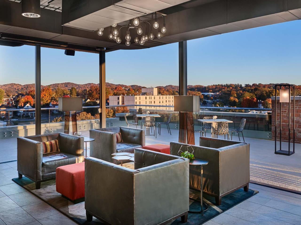 The Bristol Hotel Екстер'єр фото