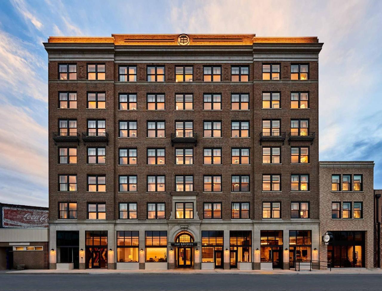 The Bristol Hotel Екстер'єр фото