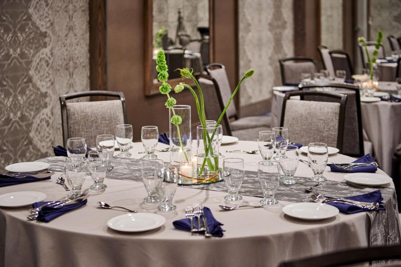 The Bristol Hotel Екстер'єр фото