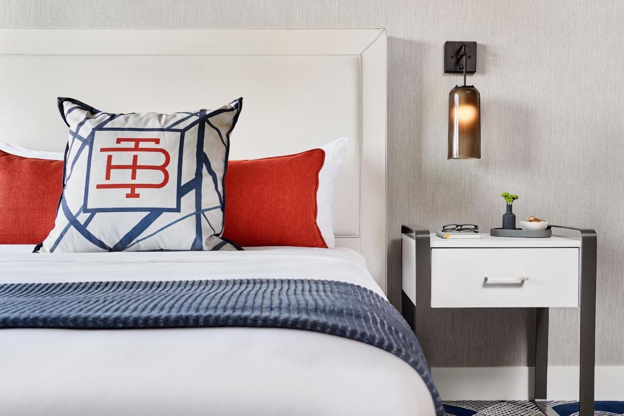The Bristol Hotel Екстер'єр фото