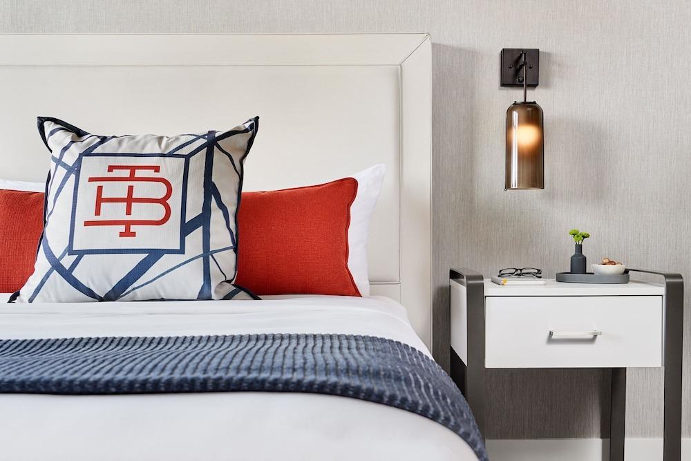 The Bristol Hotel Екстер'єр фото