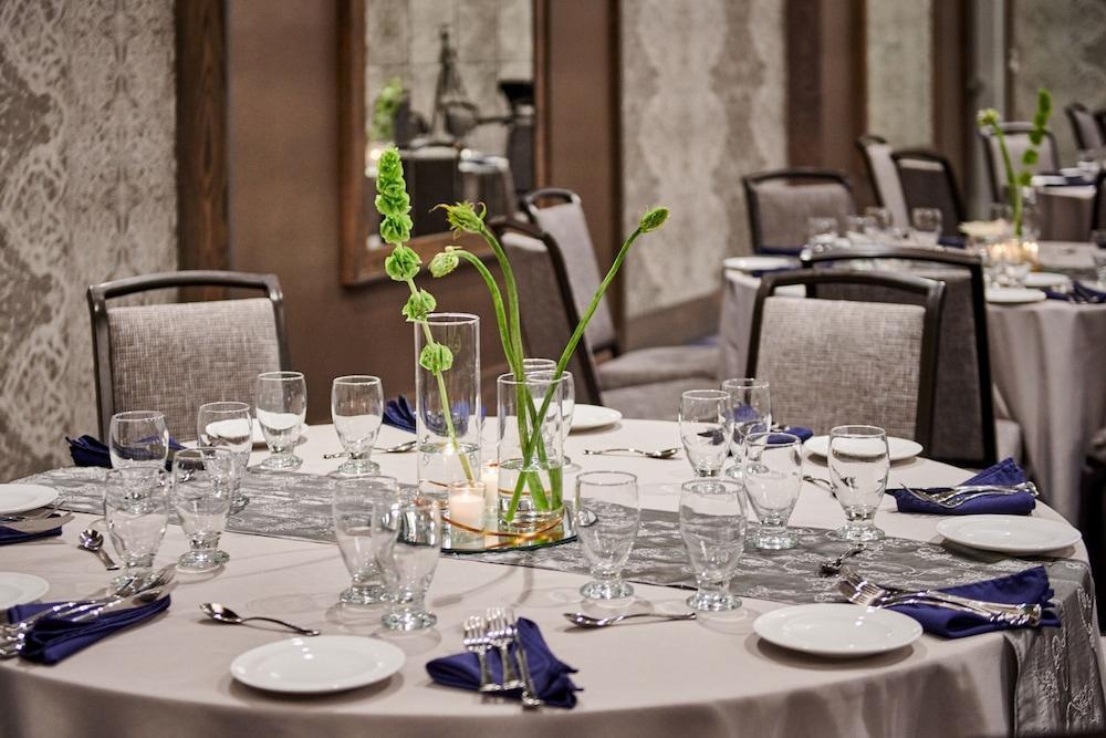 The Bristol Hotel Екстер'єр фото
