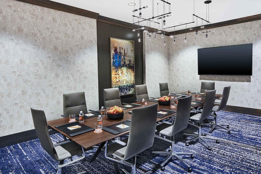 The Bristol Hotel Екстер'єр фото
